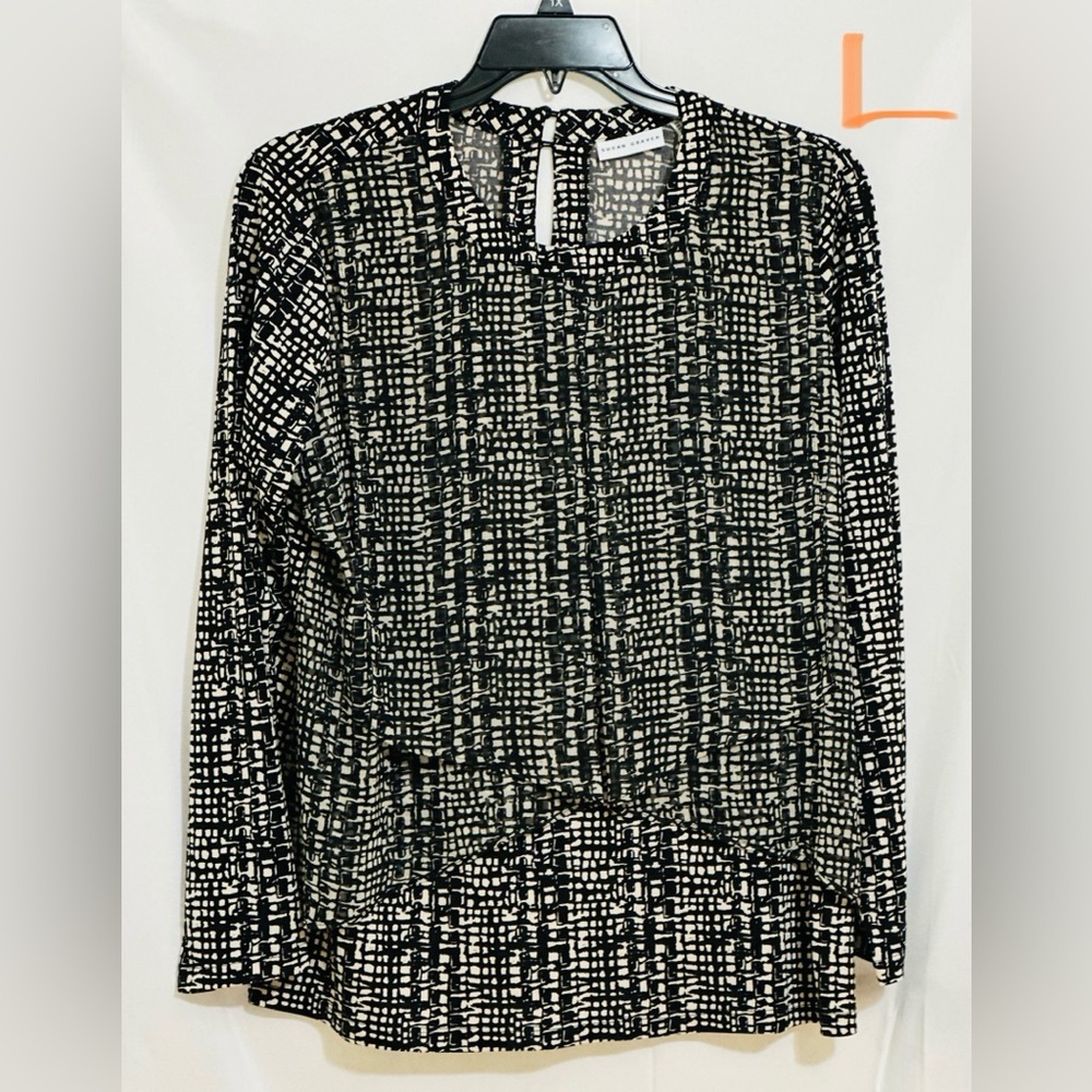 Black and White Patterned Women's Top